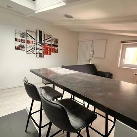Comfortable In Downtown Apartment